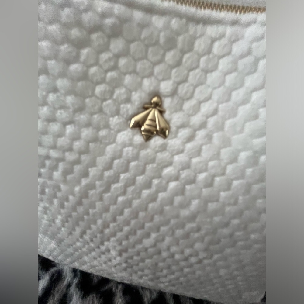 Guerlain Fluffy White Makeup Bag w/logo imprint inside 17.5H x 23W/19Wx 7D cm. - Picture 3 of 6